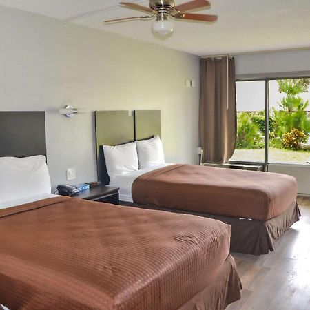 Rodeway Inn Sun City Center מראה חיצוני תמונה