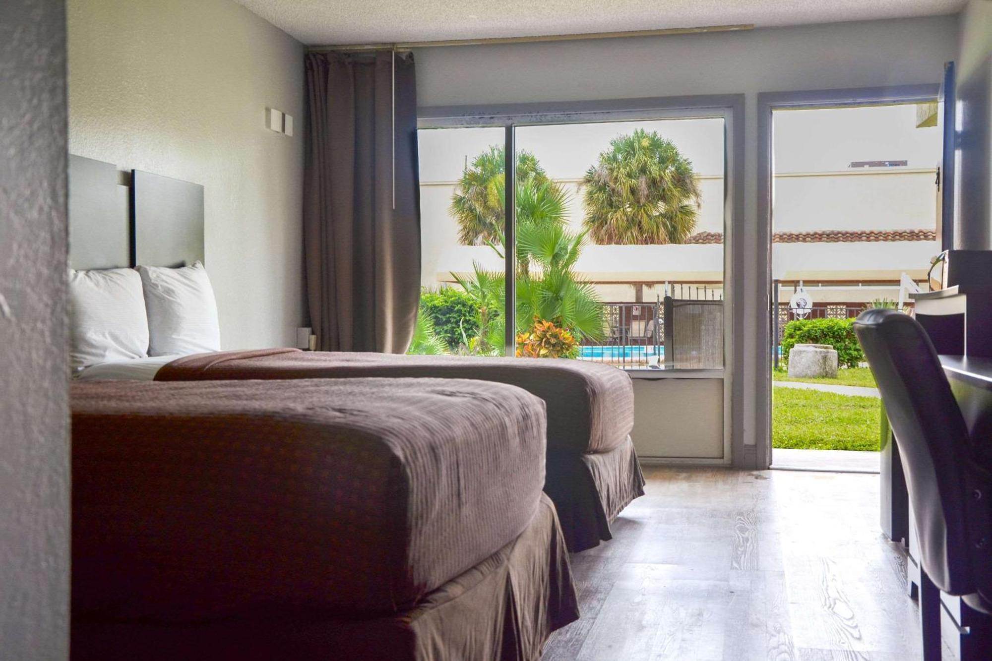Rodeway Inn Sun City Center מראה חיצוני תמונה