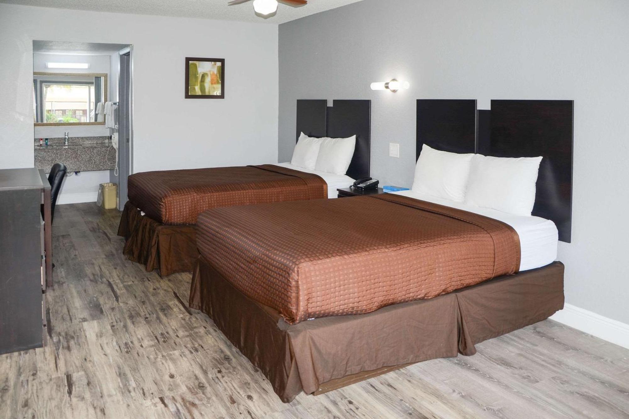 Rodeway Inn Sun City Center מראה חיצוני תמונה