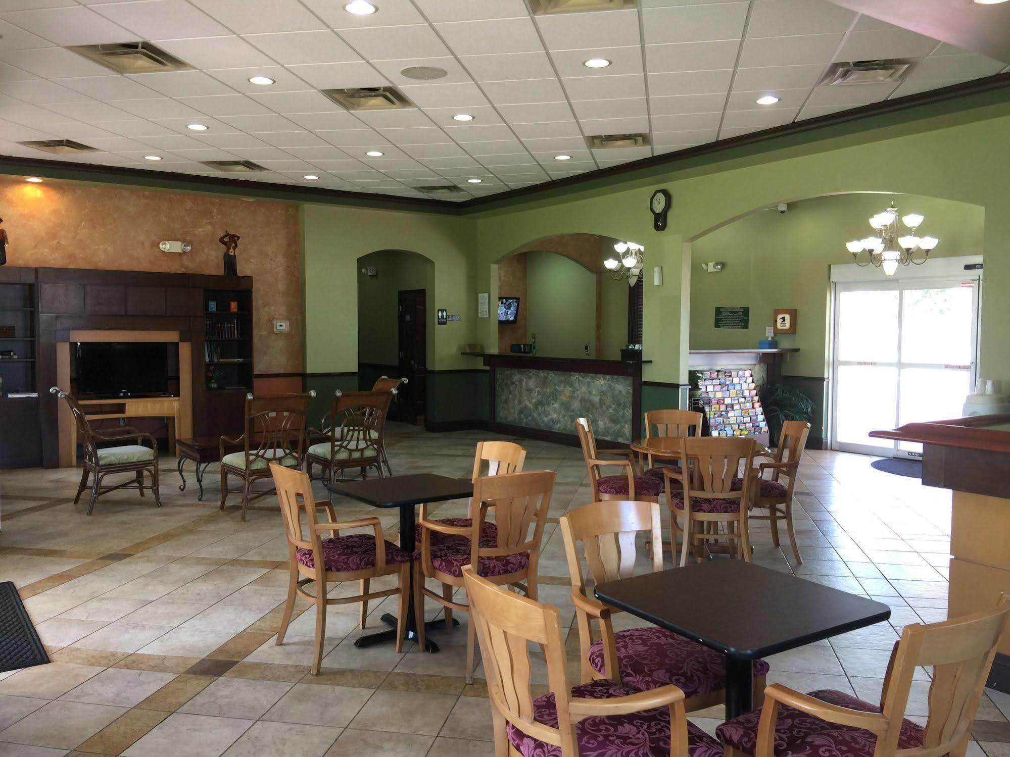 Rodeway Inn Sun City Center מראה חיצוני תמונה