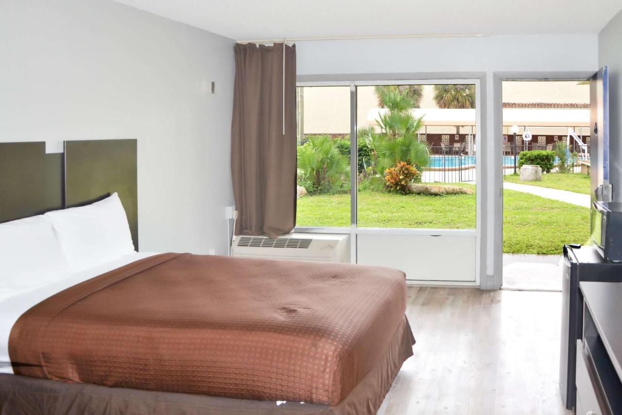 Rodeway Inn Sun City Center מראה חיצוני תמונה